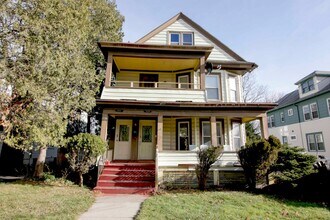 Building Photo - 1117-1119 Lancaster Ave