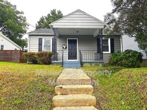 Building Photo - 1709 Oakwood Ave