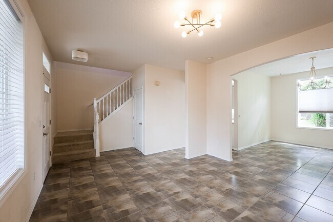 Foto del edificio - Welcome to this stunning two-story home lo...