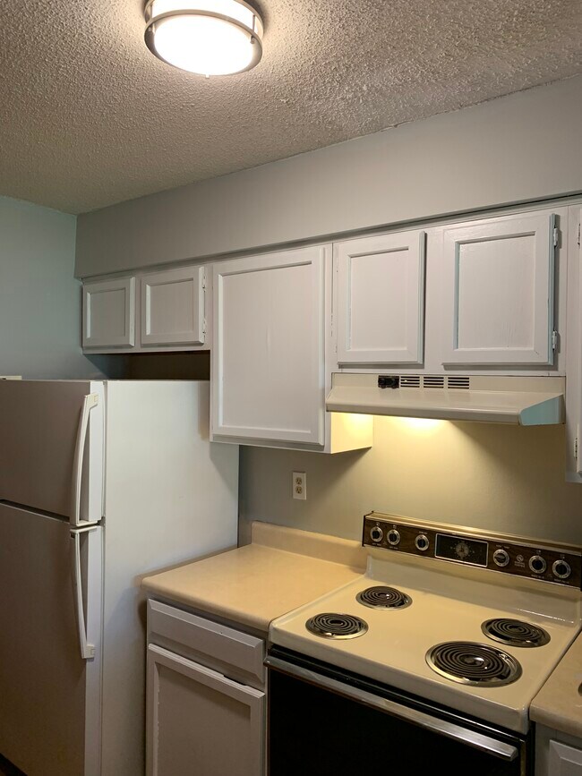 Kitchen - 315 Foxfire Dr