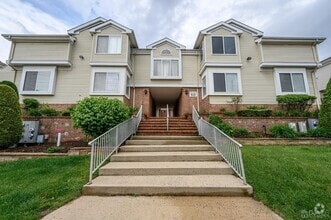 Building Photo - 2902 Madaline Dr