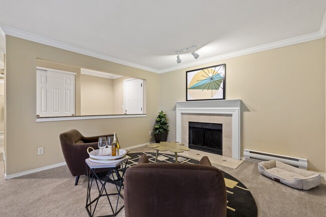 Yarrowood Highlands living room with fireplace - Yarrowood Highlands