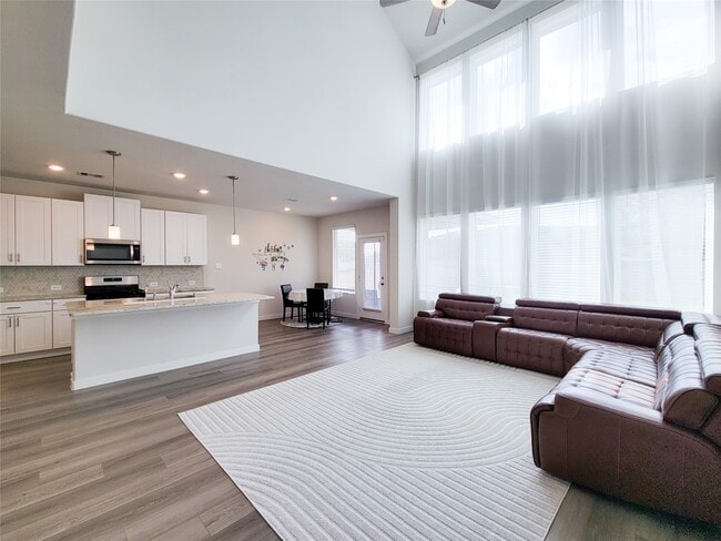 Foto del edificio - 8406 Hazel River Dr