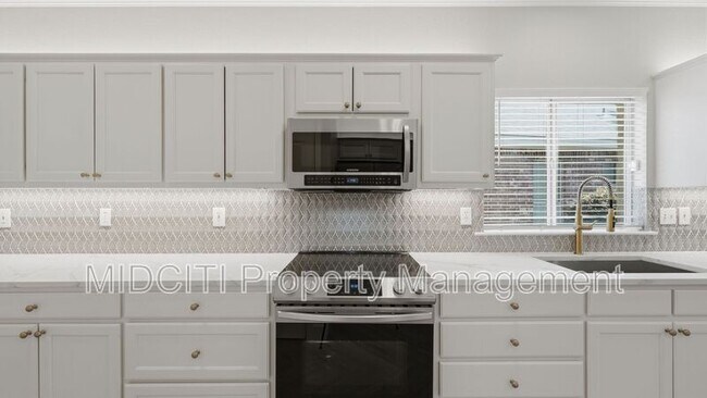 Building Photo - 1623 Hanz Dr