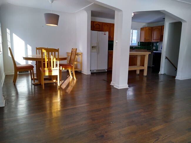 Foto del edificio - 2128 Hooker St