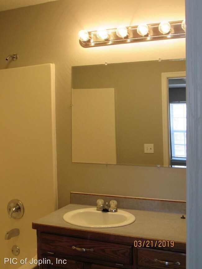 Building Photo - 3 br, 2 bath House - 2301 Meadow