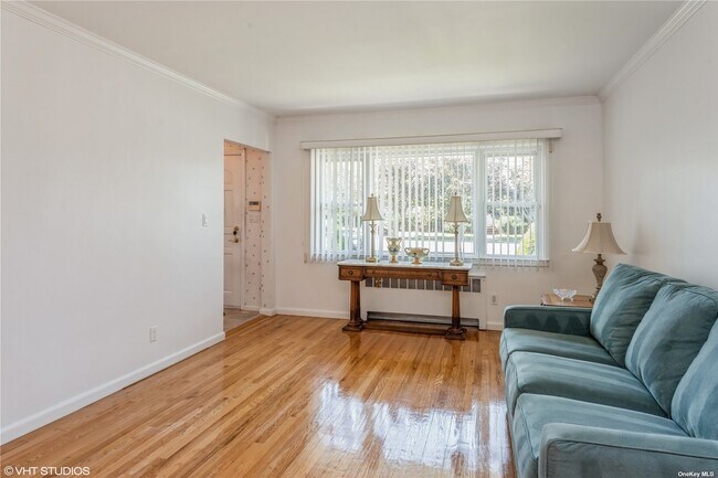 Building Photo - 863 Dogwood Ave