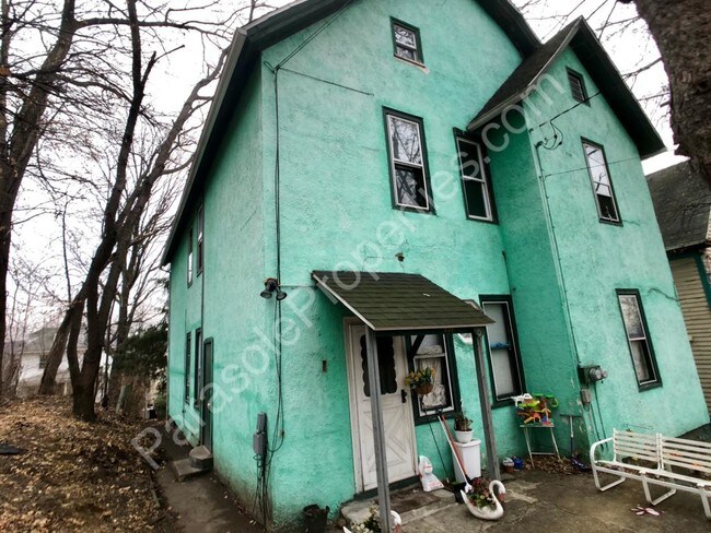 Building Photo - 529 Taylor Ave