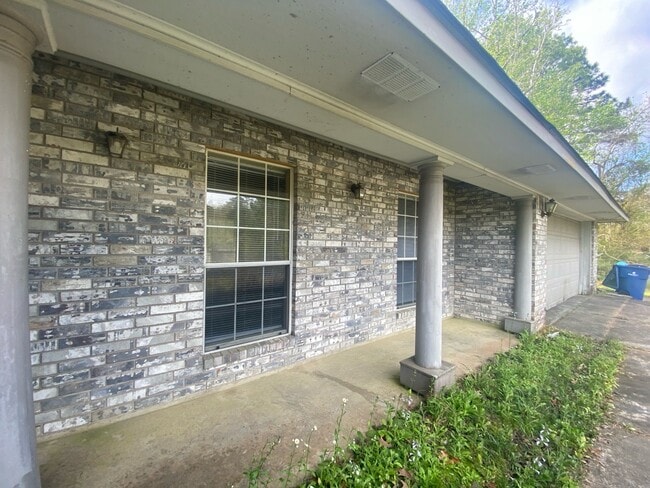 Building Photo - 1219 Port Arthur Terrace