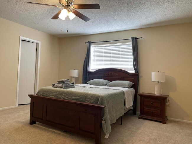 Building Photo - 9410 Mapes St