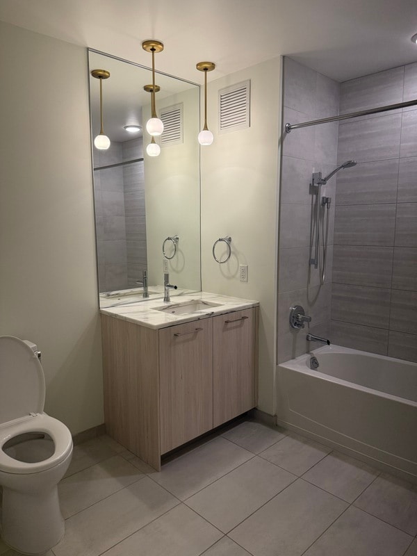 Foto principal - 641 W Lake St