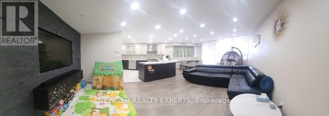 Building Photo - 60 Pavane Linkway