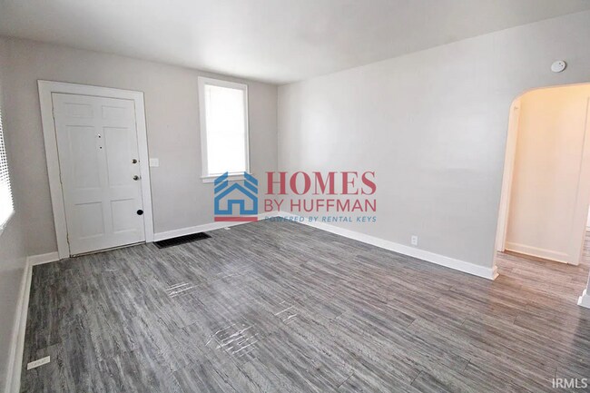 Building Photo - Two Bedroom House