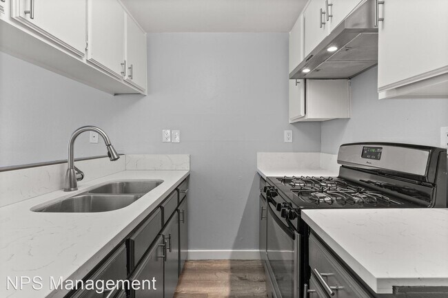 Foto del edificio - 1 br, 1 bath Apartment - 533 E 11th Street...