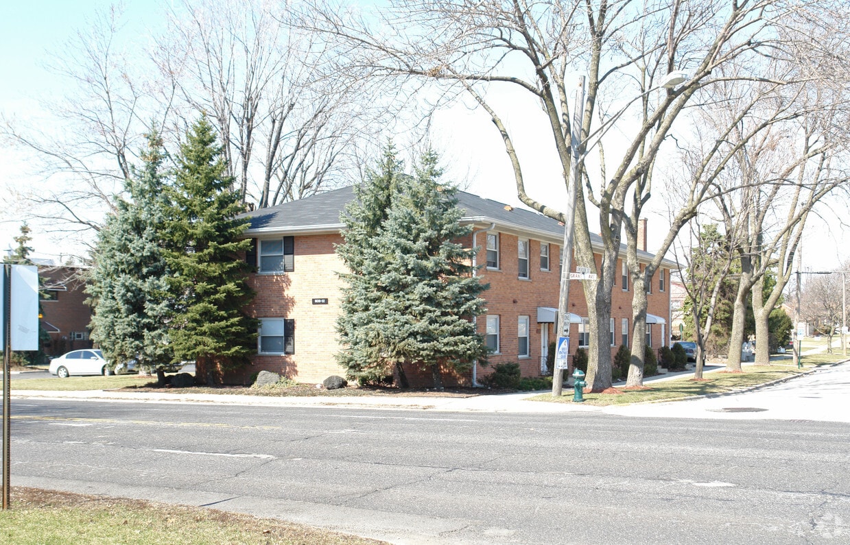 Building Photo - 9830-9832 Grand Ave