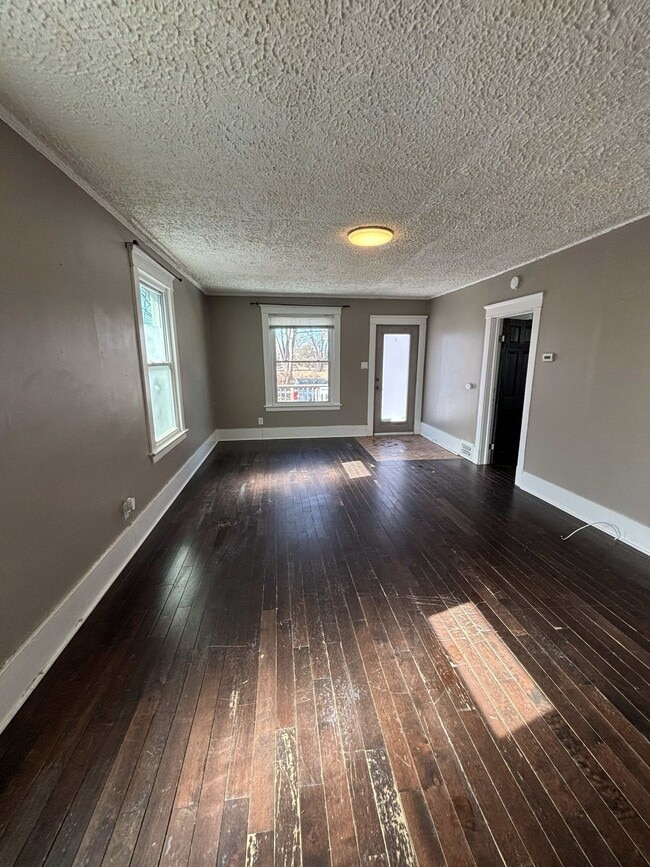 Building Photo - 186 Water St