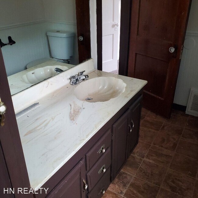 Building Photo - 3 br, 1.5 bath House - 290 MARSEILLES AVE