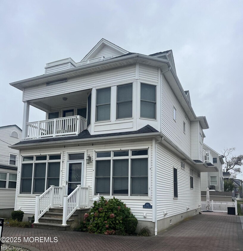 Primary Photo - 563 Whiting Ave