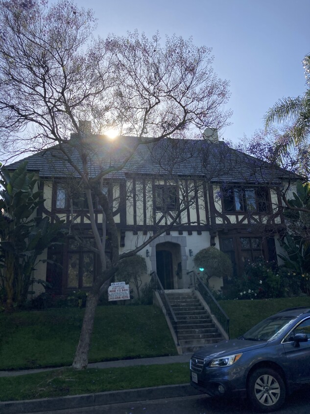 Primary Photo - 425 N Sycamore Ave