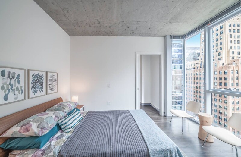 Foto principal - 213 W Lake St