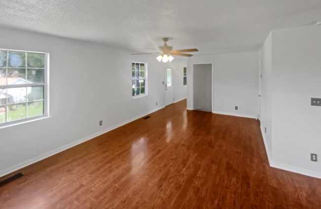 Foto del edificio - 126 Misty Ridge Ln