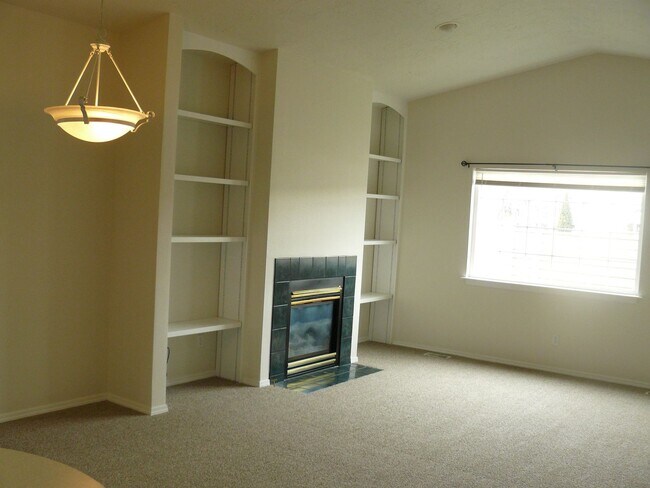 Foto del edificio - 2 Bedroom, 1.5 Bath Townhome