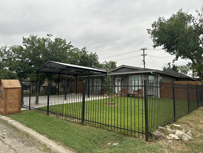 Building Photo - 735 Sprucewood Ln