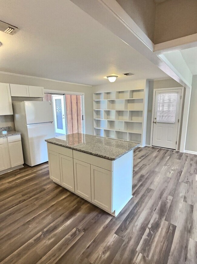 Foto del edificio - Newly Remodeled 3-Bedroom Home in Ocean Sp...