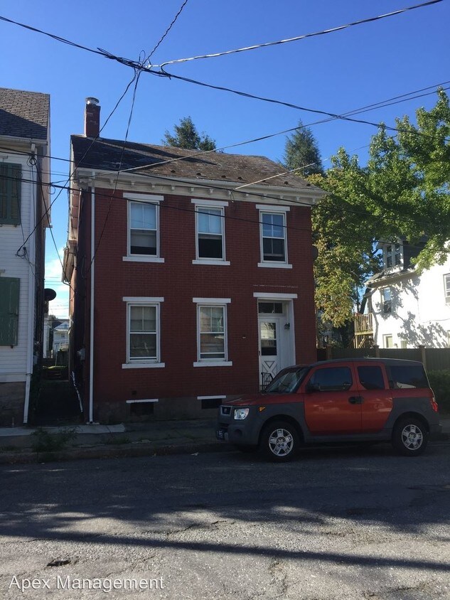 Primary Photo - 134-136 E North St