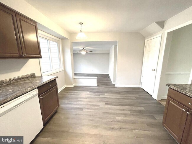 Foto del edificio - 1717 Red Oak Rd