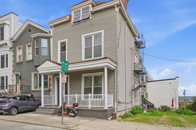 Building Photo - 1220 Louden St