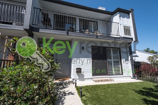 Foto del edificio - Highly Desired La Costa Townhome end-unit ...