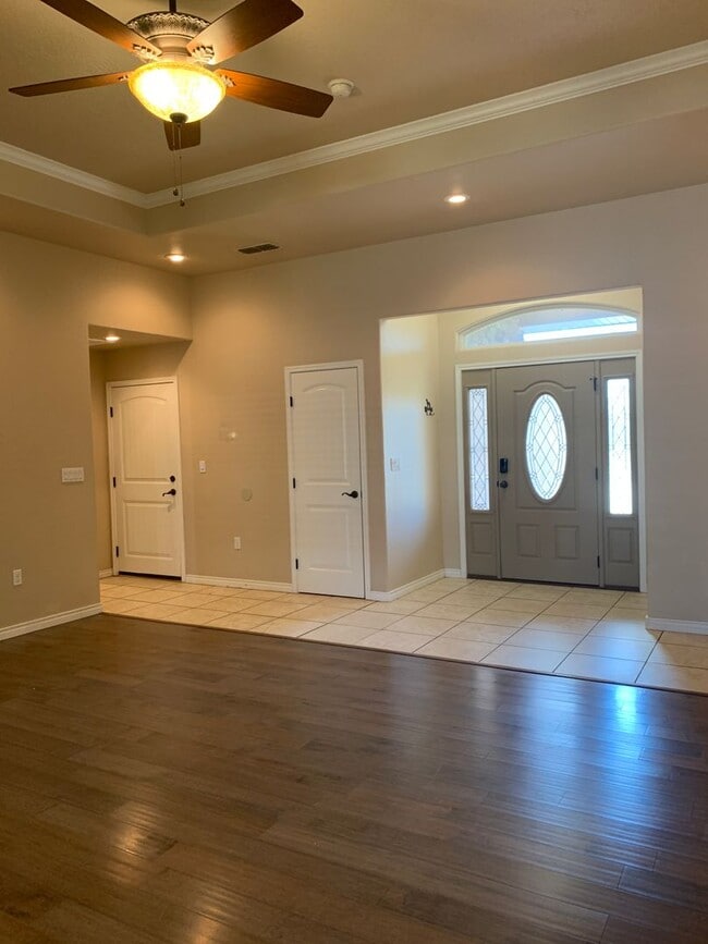 Building Photo - 4301 Sandstone Dr