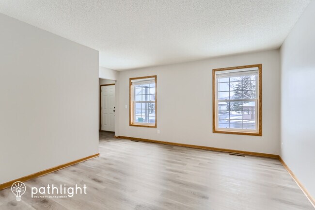 Foto del edificio - 2705 Autumn Woods Drive
