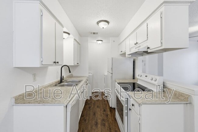 Foto del edificio - 5104 Herrick Ct