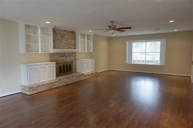 Building Photo - 12023 Sleepy Pines Dr