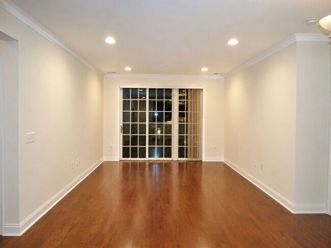 Foto del edificio - Spacious 2-Bedroom, 2-Bath Condo in Graduate Hospital with Thoughtful Layout