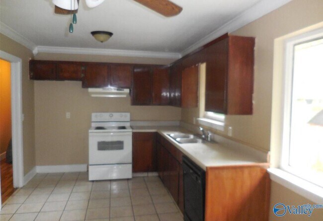 Foto del edificio - 4802 Avondale Cir NW