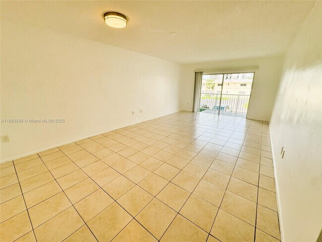 Foto del edificio - 7340 SW 82nd St
