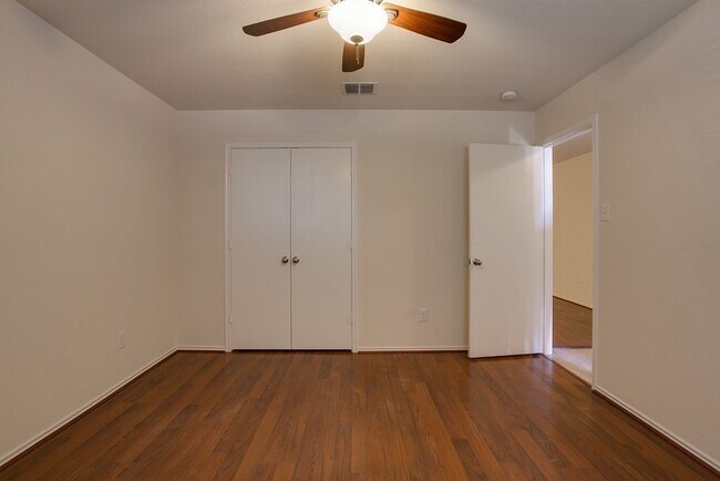 Foto del edificio - 4541 Martingale View Ln