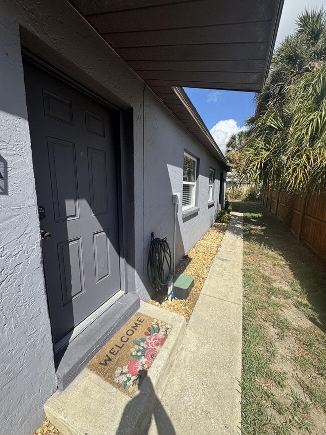 Building Photo - 1711 W Carmen St