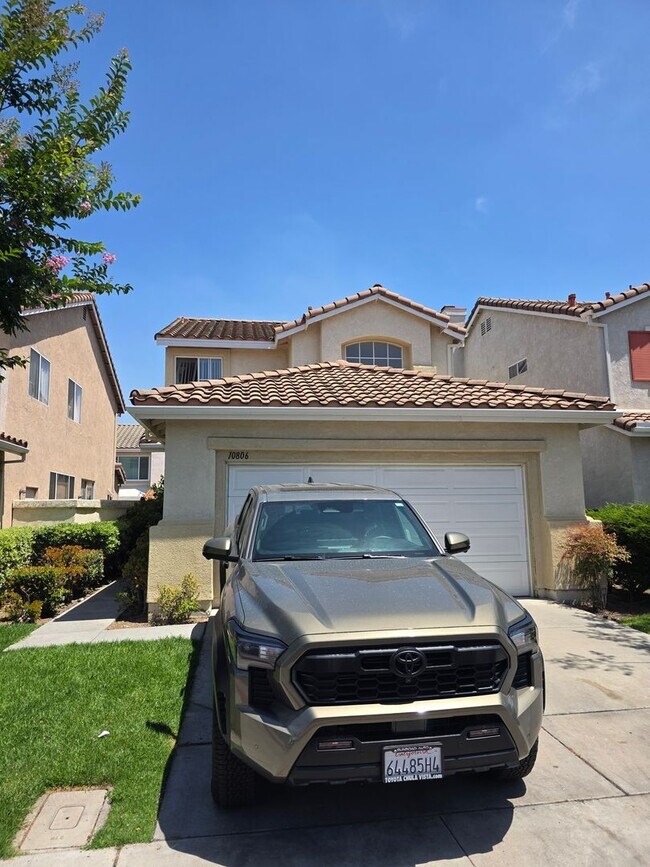 Foto del edificio - Bright & Spacious Family Home in a Private Gated Community