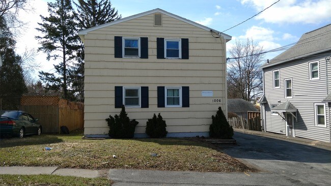 Building Photo - 1006 Sunnycrest Rd
