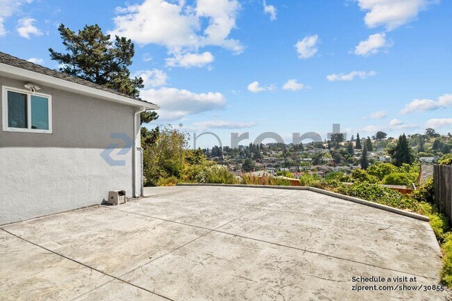 Building Photo - 3486 Middleton Ave