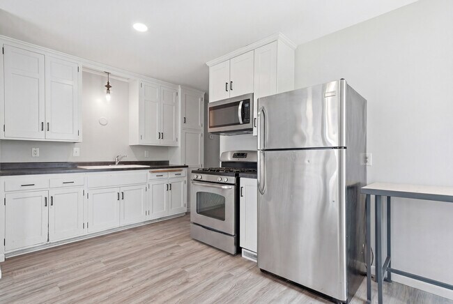 Foto del edificio - 3838 Regent Ave N