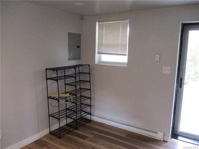 Foto del edificio - 41 Sunny Acres Rd