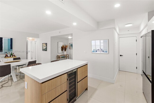 Building Photo - 5825 Collins Ave