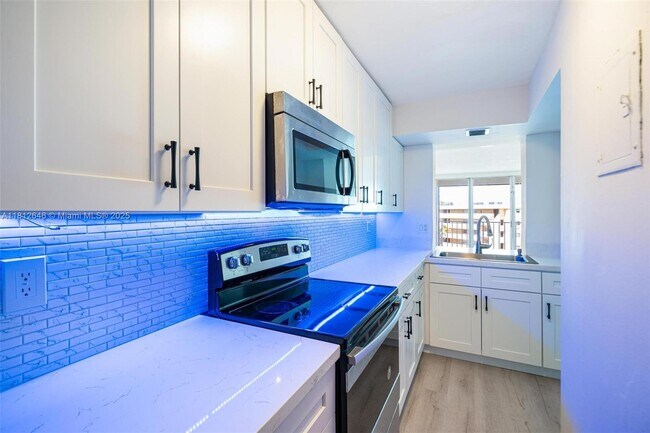 Foto del edificio - 9210 Fontainebleau Blvd