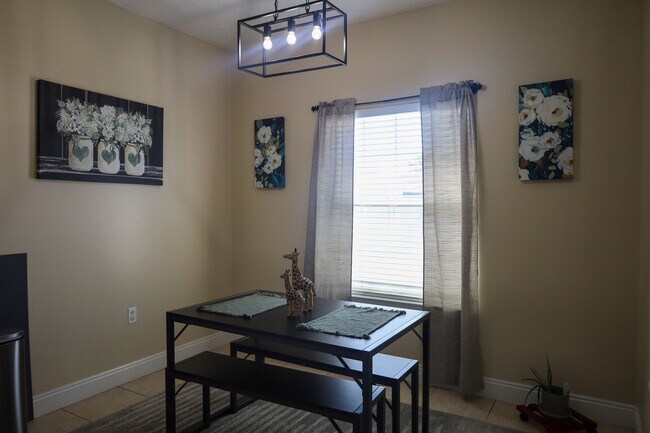 Comedor - 2613 Altha Ave