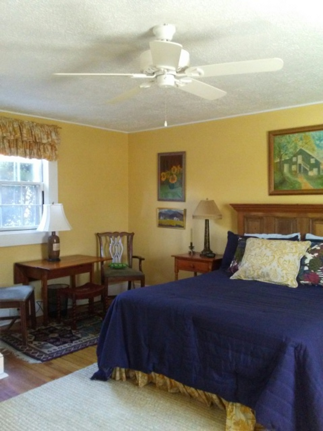Foto del edificio - Fully Furnished First Floor Apartment